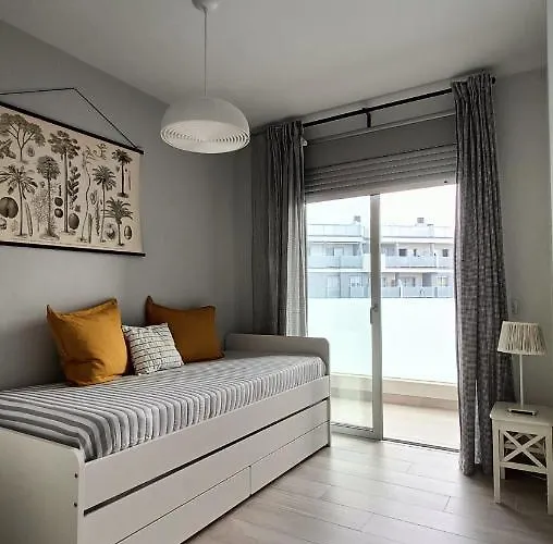 Amplio Y Cómodo Apartamento. *